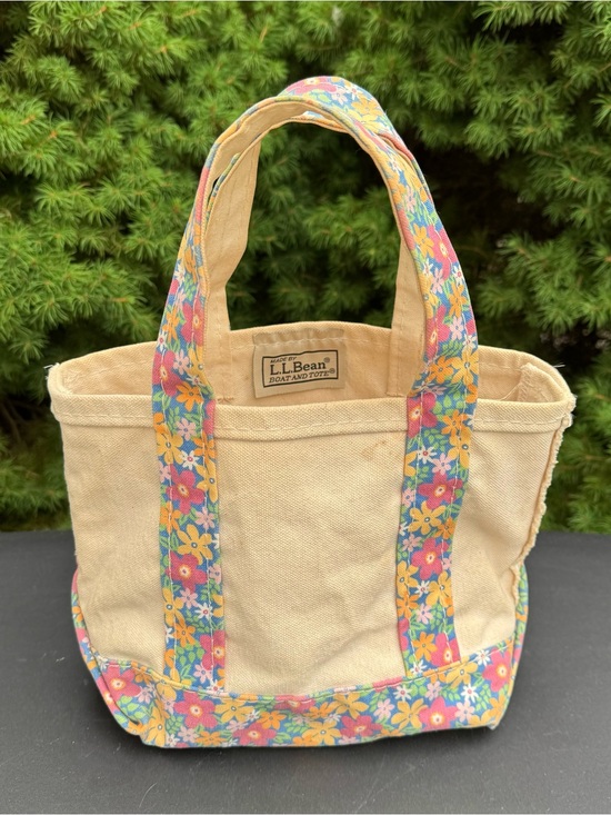 L.L. Bean Handbags - L.L. Bean Vintage 1990s Women's Cream Canvas Boat and Tote with Floral Trim